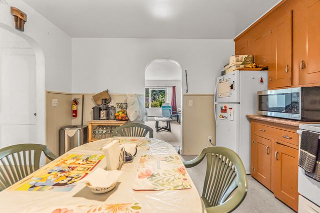 214 Thames Street, New London, CT 06320