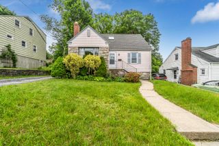 214 Thames Street, New London, CT 06320