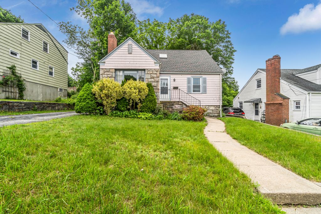 214 Thames Street, New London, CT 06320