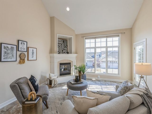 14155 Pinnacle Pointe Drive, Clive, IA 50325