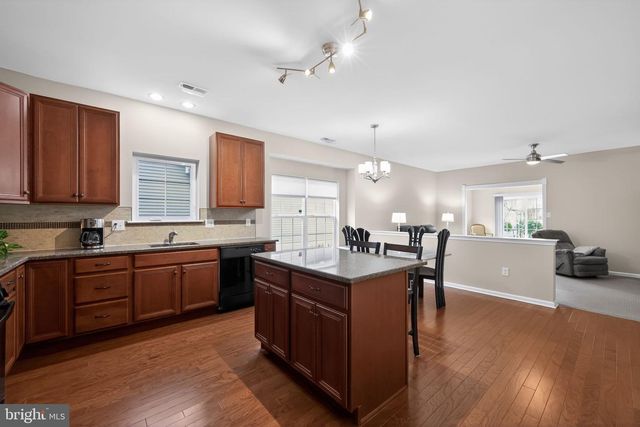 100 SMORTZ LN, Glassboro, NJ 08028