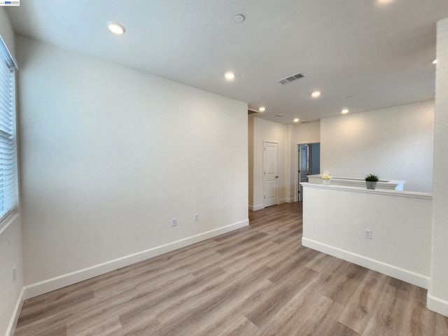 417 Mystic Ln, Pittsburg, CA 94565