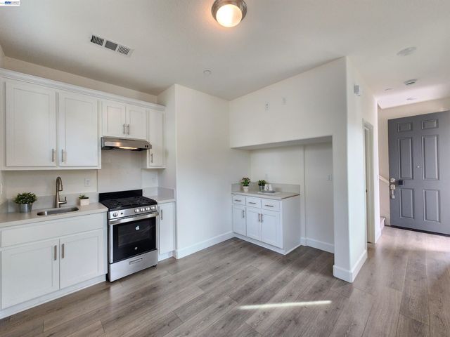 417 Mystic Ln, Pittsburg, CA 94565