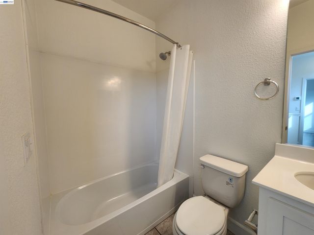 417 Mystic Ln, Pittsburg, CA 94565