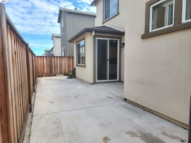 417 Mystic Ln, Pittsburg, CA 94565
