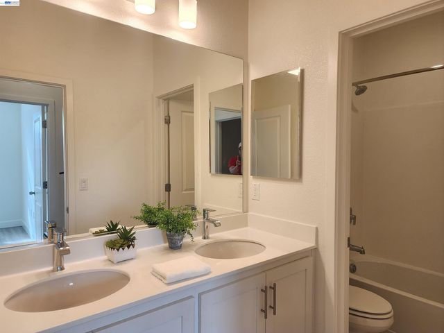 417 Mystic Ln, Pittsburg, CA 94565