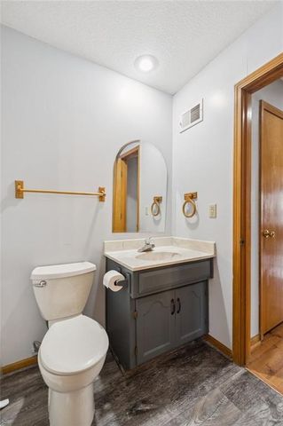 8418 N Park Court, Kansas City, MO 64155