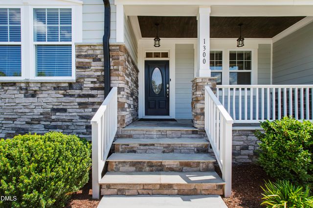 1300 Commons Ford Place, Apex, NC 27539