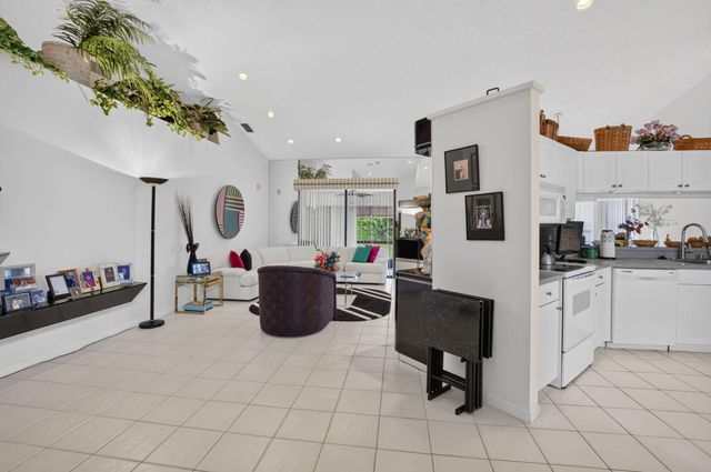 7537 Lexington Club Boulevard B, Delray Beach, FL 33446