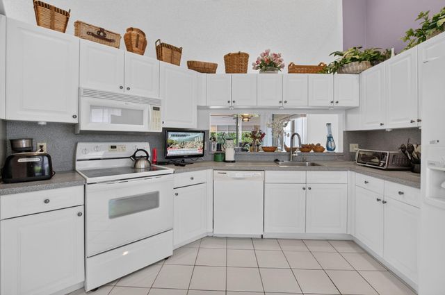 7537 Lexington Club Boulevard B, Delray Beach, FL 33446