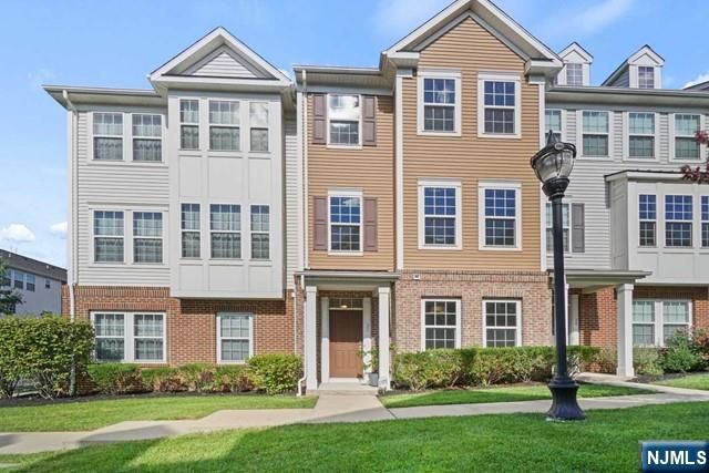 32 Truman Drive, Wood Ridge, NJ 07075