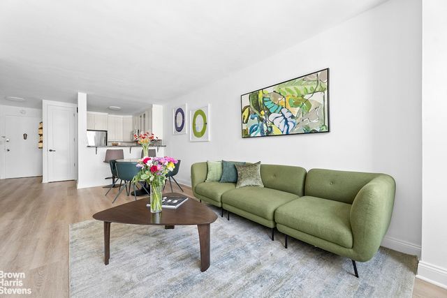 245 E 25th St Apt 12L, New York City, NY 10010