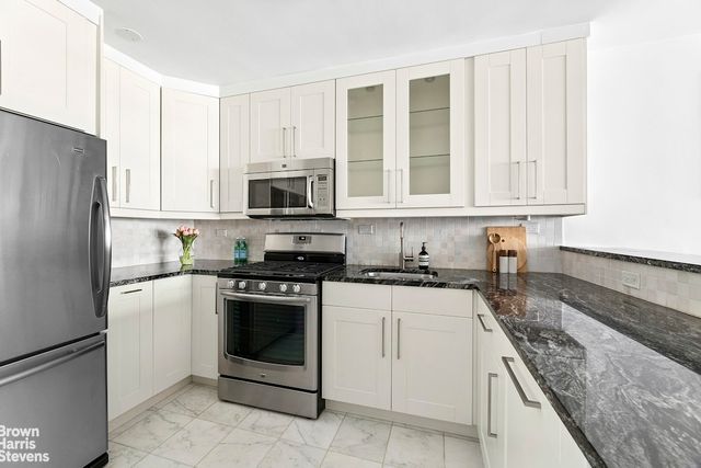 245 E 25th St Apt 12L, New York City, NY 10010