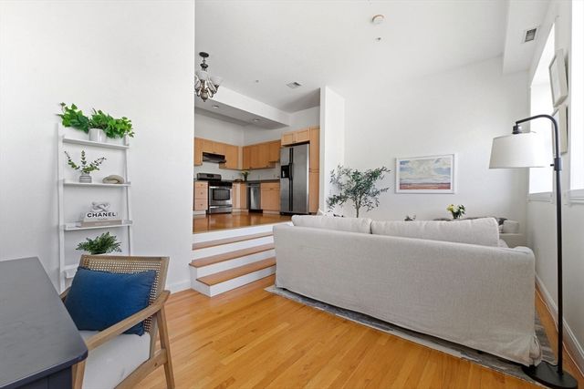 156 Chelsea Street 201, Boston, MA 02128