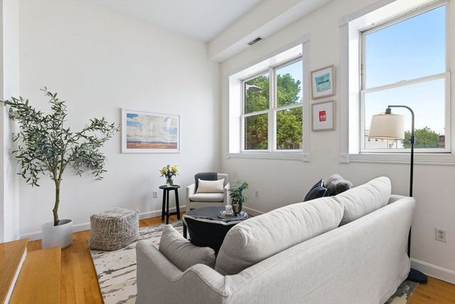 156 Chelsea Street 201, Boston, MA 02128
