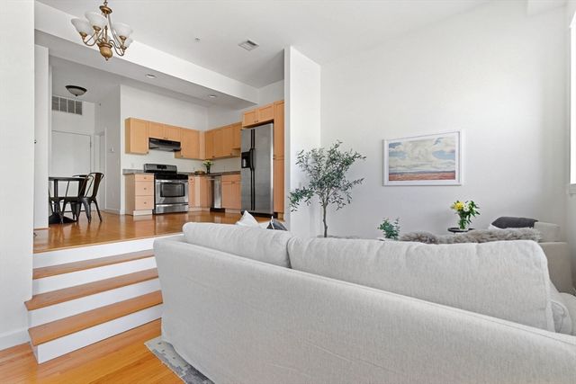 156 Chelsea Street 201, Boston, MA 02128