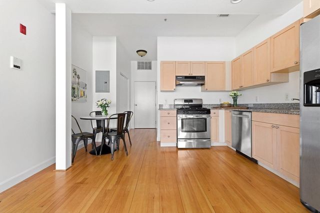 156 Chelsea Street 201, Boston, MA 02128