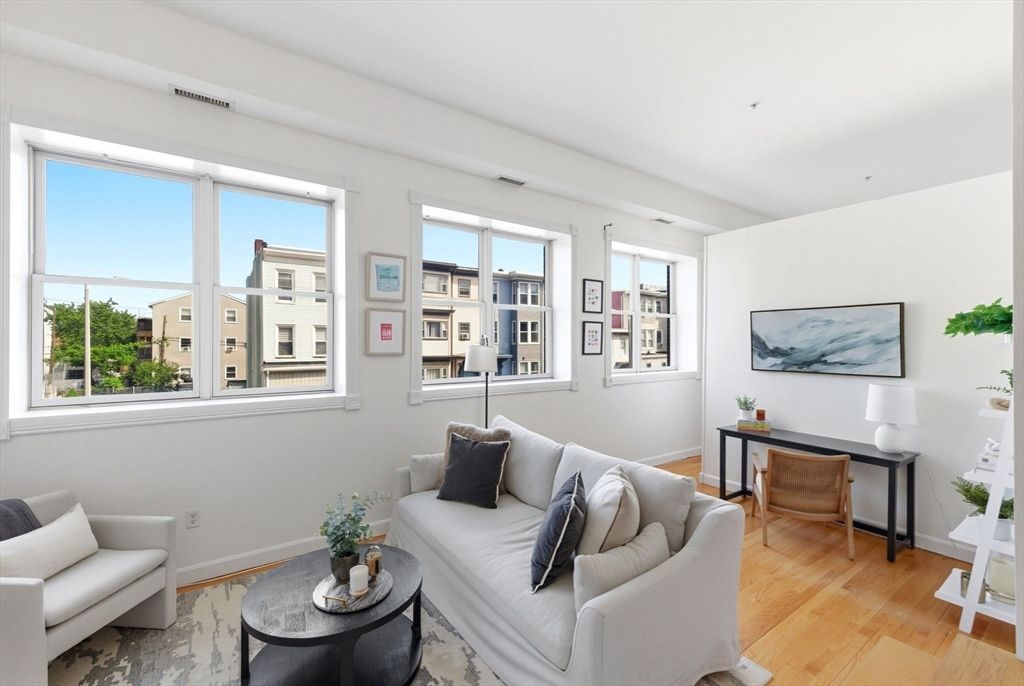 156 Chelsea Street 201, Boston, MA 02128