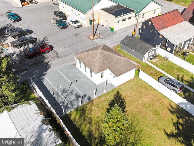 148 N CARLISLE ST, Greencastle, PA 17225