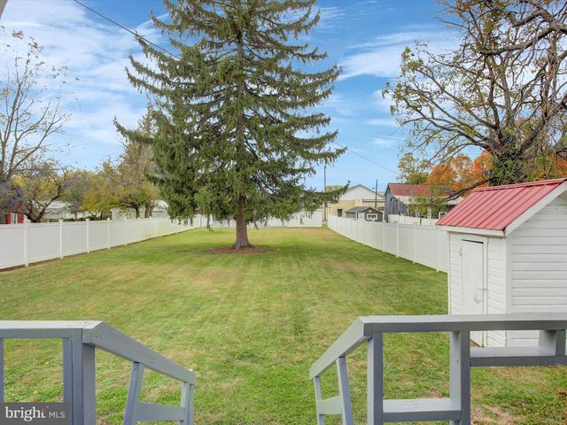 148 N CARLISLE ST, Greencastle, PA 17225