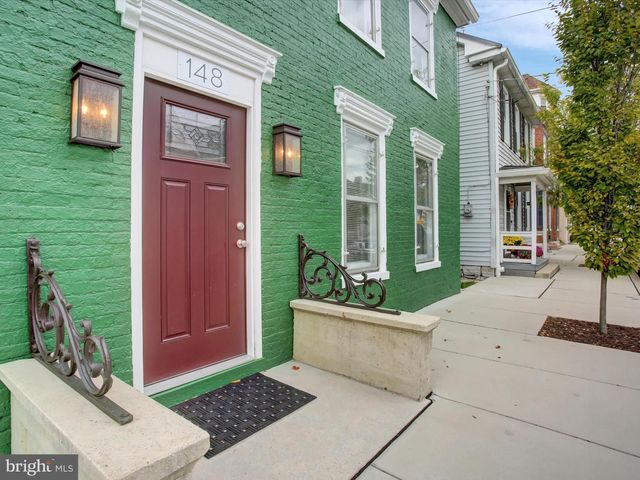 148 N CARLISLE ST, Greencastle, PA 17225