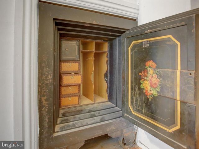 148 N CARLISLE ST, Greencastle, PA 17225