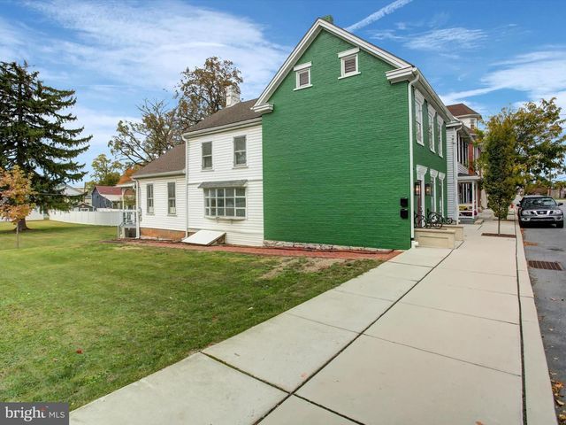 148 N CARLISLE ST, Greencastle, PA 17225