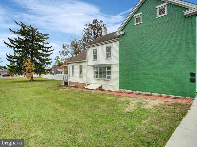 148 N CARLISLE ST, Greencastle, PA 17225