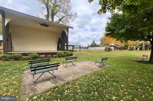 148 N CARLISLE ST, Greencastle, PA 17225