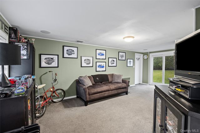 6 Simmons Drive, East Islip, NY 11730