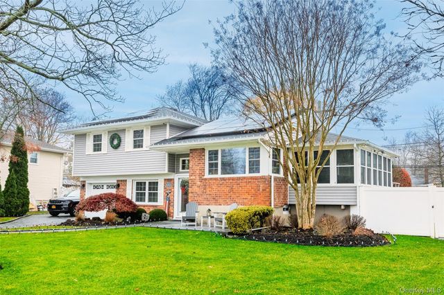 6 Simmons Drive, East Islip, NY 11730