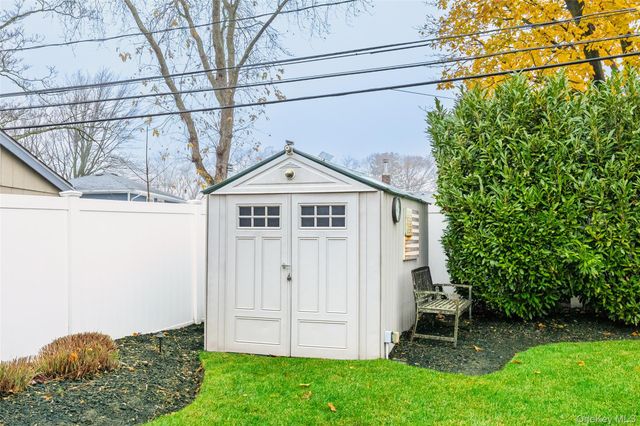 6 Simmons Drive, East Islip, NY 11730