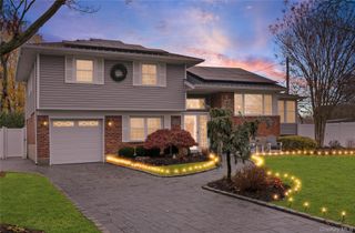 6 Simmons Drive, East Islip, NY 11730