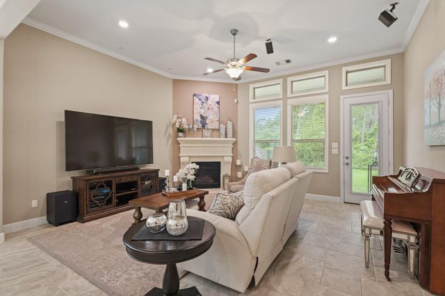 514 Pearl View Lane, Pinehurst, TX 77362