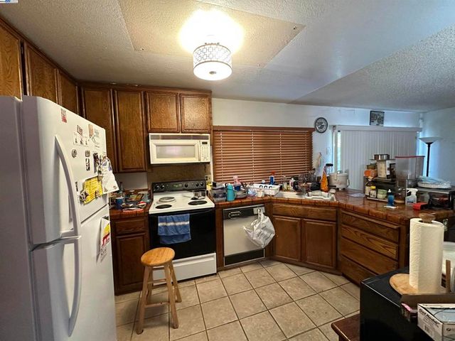 1988 Calaveras Dr, Pittsburg, CA 94565