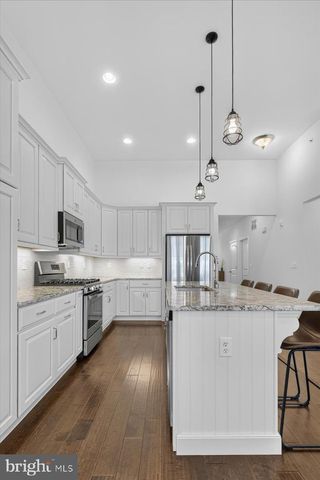 33 TUCKER WAY, Pennington, NJ 08534