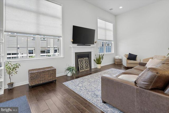 33 TUCKER WAY, Pennington, NJ 08534