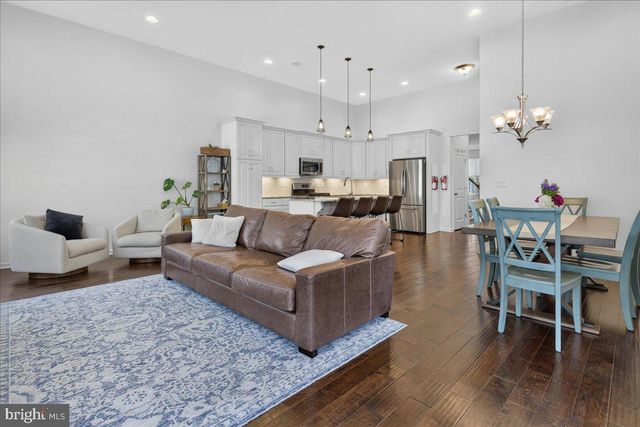 33 TUCKER WAY, Pennington, NJ 08534