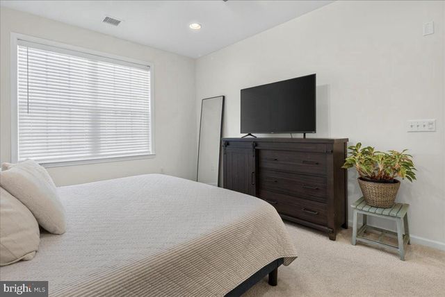 33 TUCKER WAY, Pennington, NJ 08534