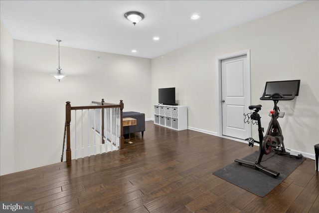 33 TUCKER WAY, Pennington, NJ 08534