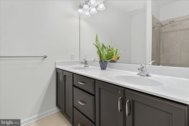 33 TUCKER WAY, Pennington, NJ 08534