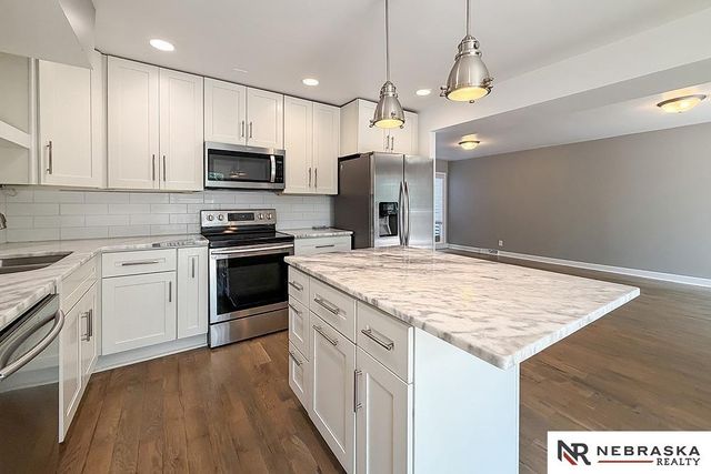 15359 Mason Plaza, Omaha, NE 68154