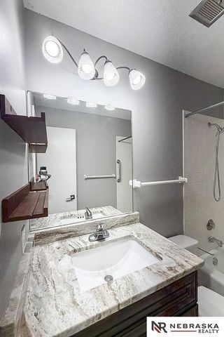 15359 Mason Plaza, Omaha, NE 68154