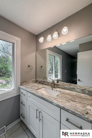 15359 Mason Plaza, Omaha, NE 68154
