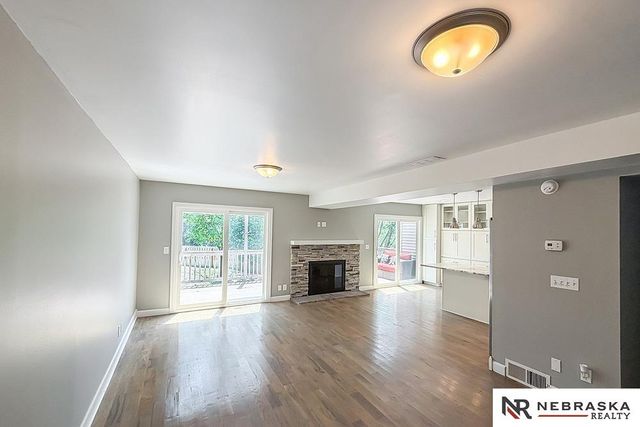15359 Mason Plaza, Omaha, NE 68154