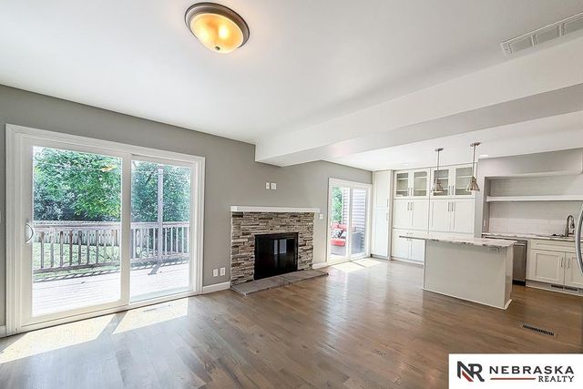 15359 Mason Plaza, Omaha, NE 68154