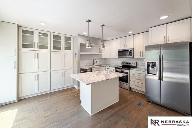 15359 Mason Plaza, Omaha, NE 68154