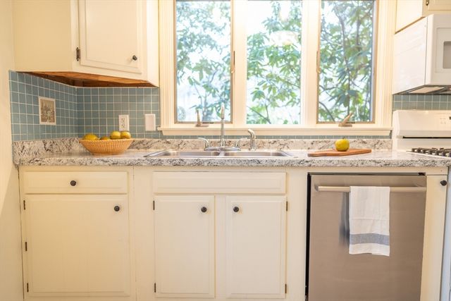 147 Brook Trail Rd, Brewster, MA 02631