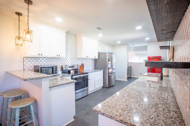 1916 S Hwy 14, Groesbeck, TX 76642