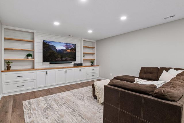 899 Rolling Bluff, Excelsior, MN 55331